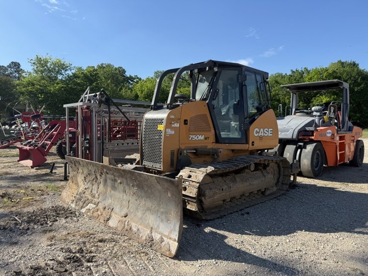 2019-case-750m-wt-image-1