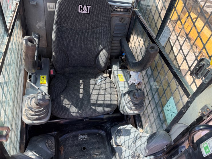 2016-caterpillar-299d2-image-7