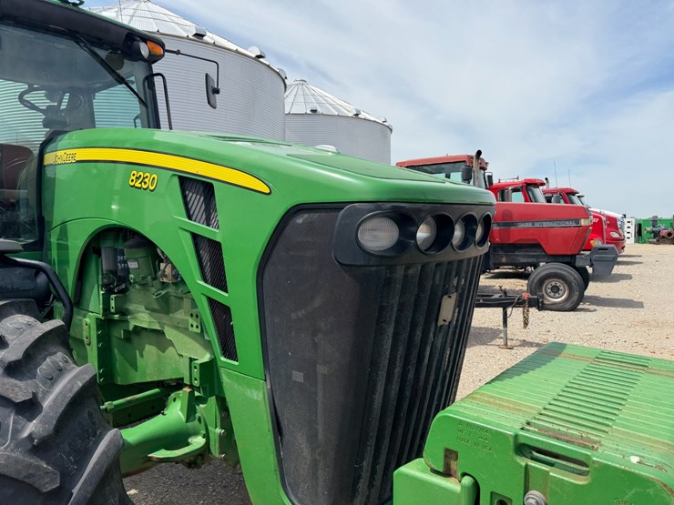 2004-john-deere-8230-image-34