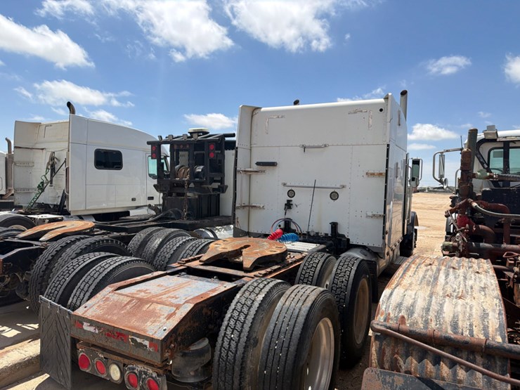 2000-peterbilt-379-image-5