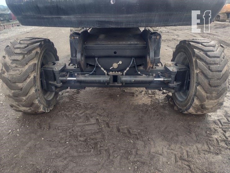 2013-jlg-800s-image-22