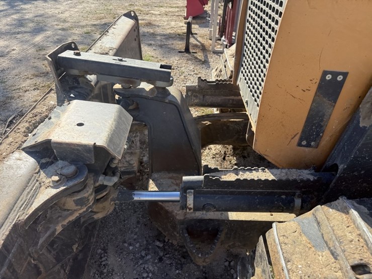 2019-case-750m-wt-image-17