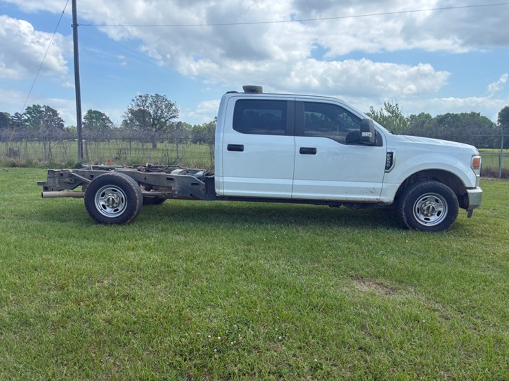 2022-ford-f250-xl-image-4