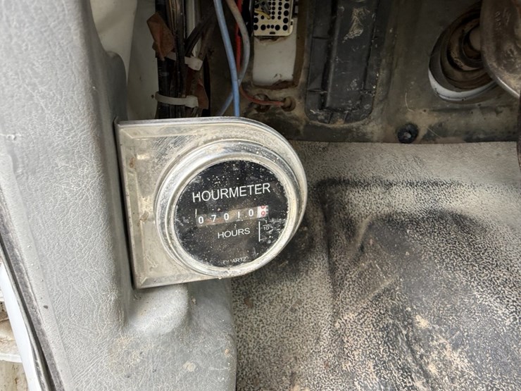 2009-ford-f750-xl-image-19