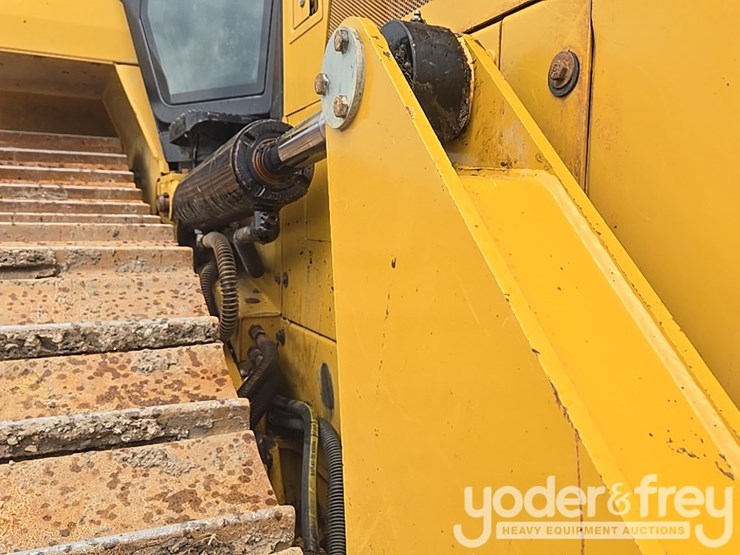 2016-caterpillar-d6n-image-33