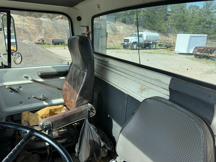 1995-ford-lt9000-image-63