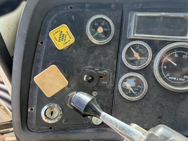 1995-ford-lt9000-image-65