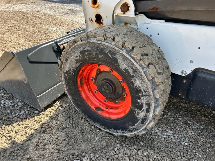 2019-bobcat-s740-image-16