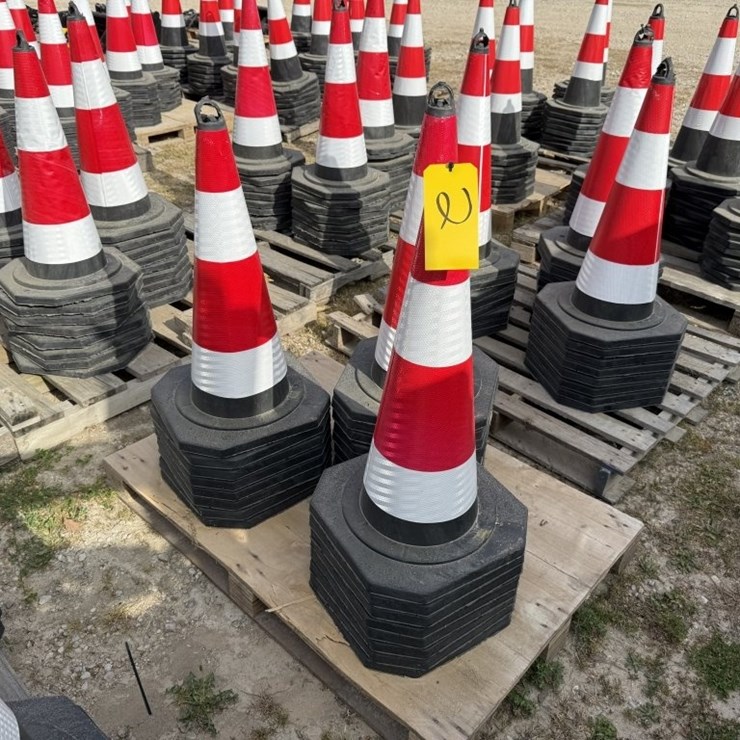 25 TRAFFIC CONES