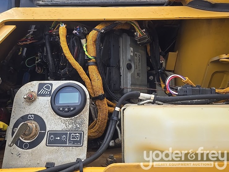 2016-caterpillar-d6n-image-39