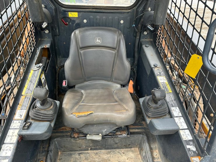 2021-deere-331g-image-19