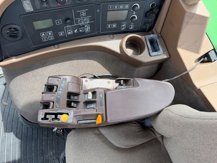 2004-john-deere-8230-image-56