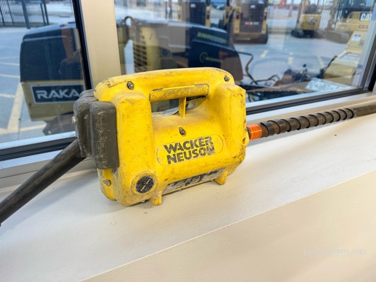 wacker-m2000-concrete-vibrator-image-1