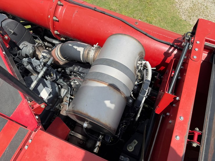 2016-case-ih-8240-image-98