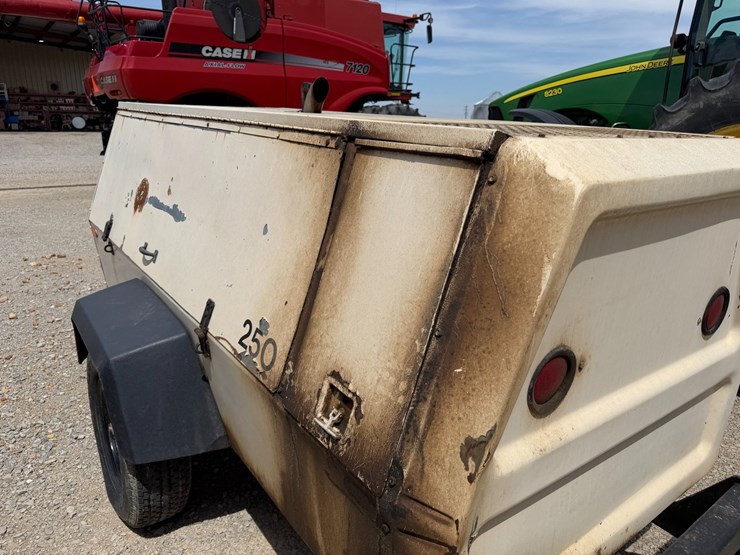 #46876-•-ingersoll-rand-mobile-air-compressor-image-15