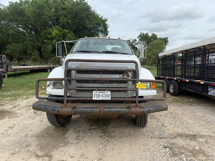 2009-ford-f750-xl-image-2