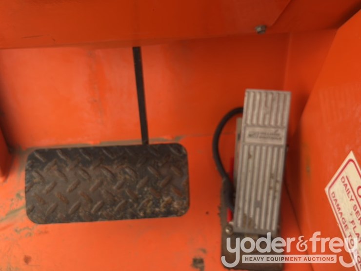 2013-sky-trak-8042-image-47