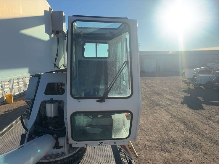international-2010-40100s-truck-crane-image-32