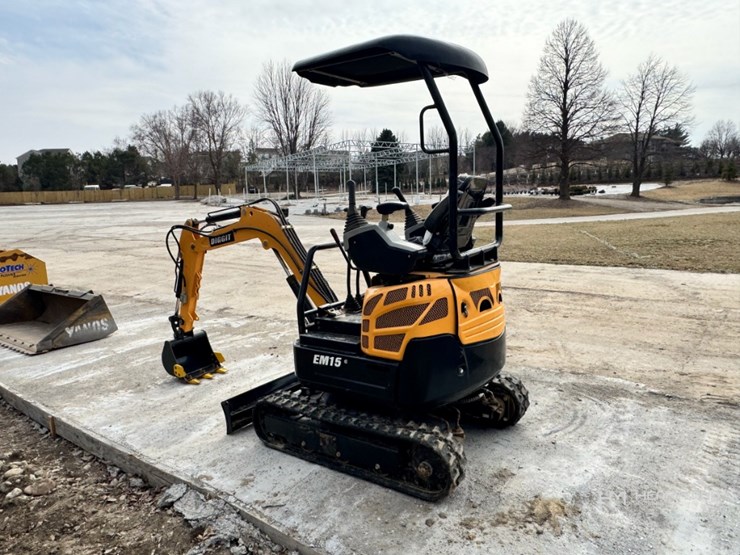 2023-diggit-em15-mini-excavator-image-5