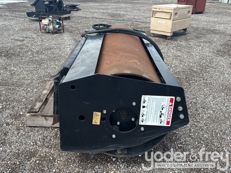 unused-agt-vibratory-roller-to-suit-skidsteer-image-6