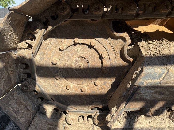 2019-case-750m-wt-image-13