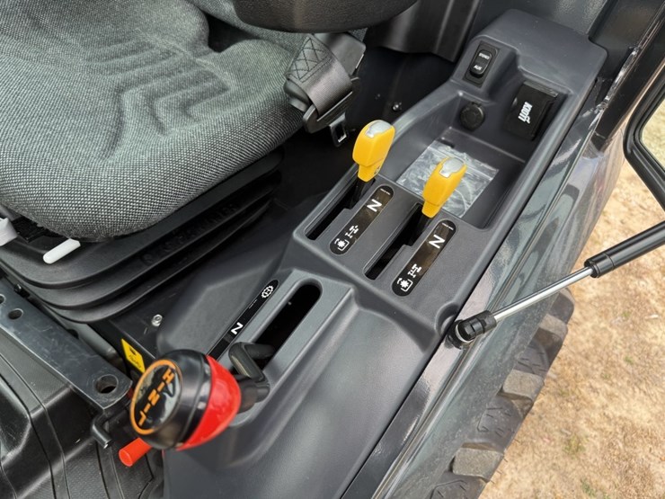 2024-kioti-cx2510hst-image-10