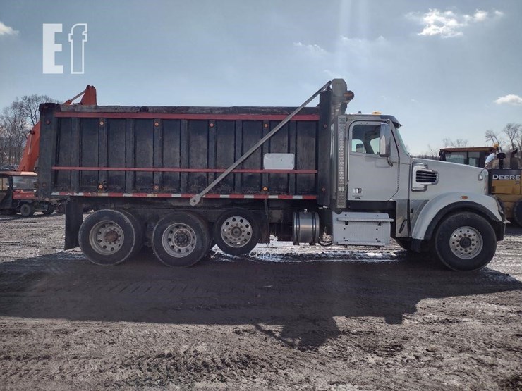 2012-freightliner-122sd-image-3