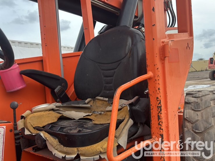 2013-sky-trak-8042-image-41