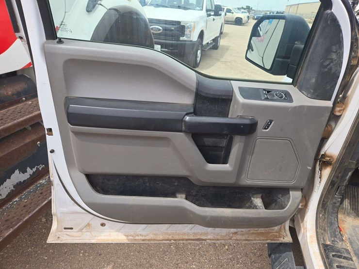 2016-ford-f150-xl-image-10