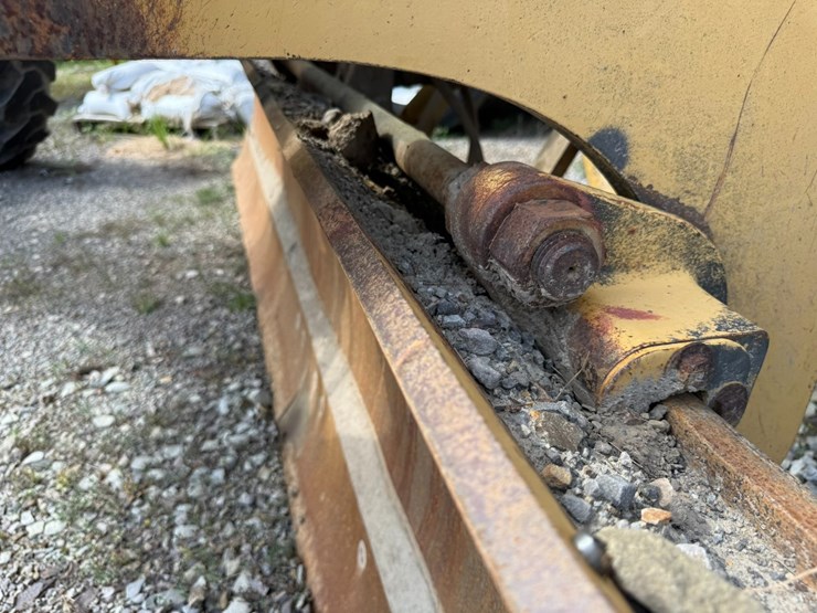 caterpillar-12h-image-47