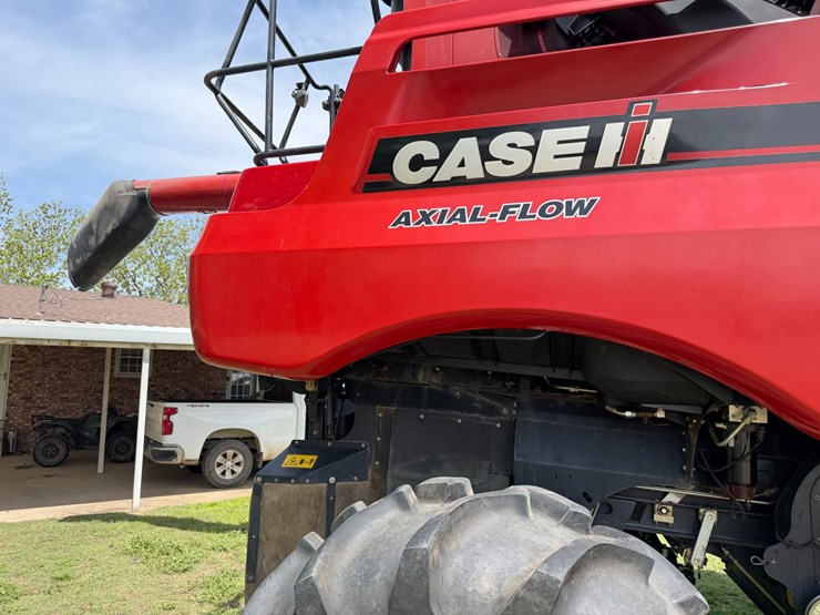 2016-case-ih-8240-image-35