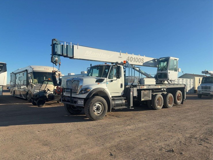 international-2010-40100s-truck-crane-image-1