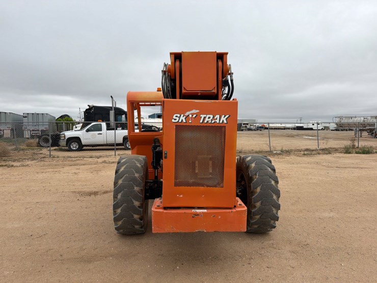 2013-jlg-8042-image-6