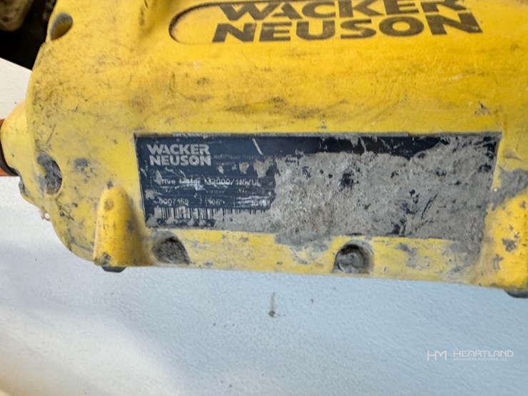 wacker-m2000-concrete-vibrator-image-2