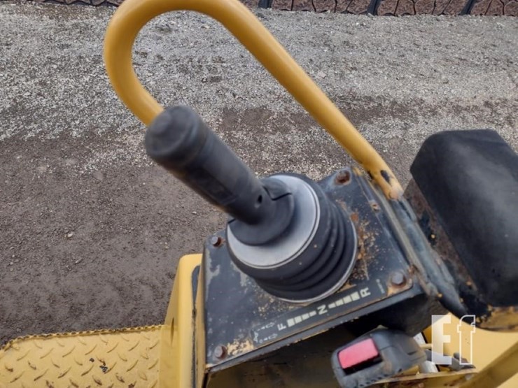2006-caterpillar-cb-334e-image-7