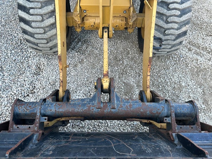 2019-caterpillar-903d-image-10