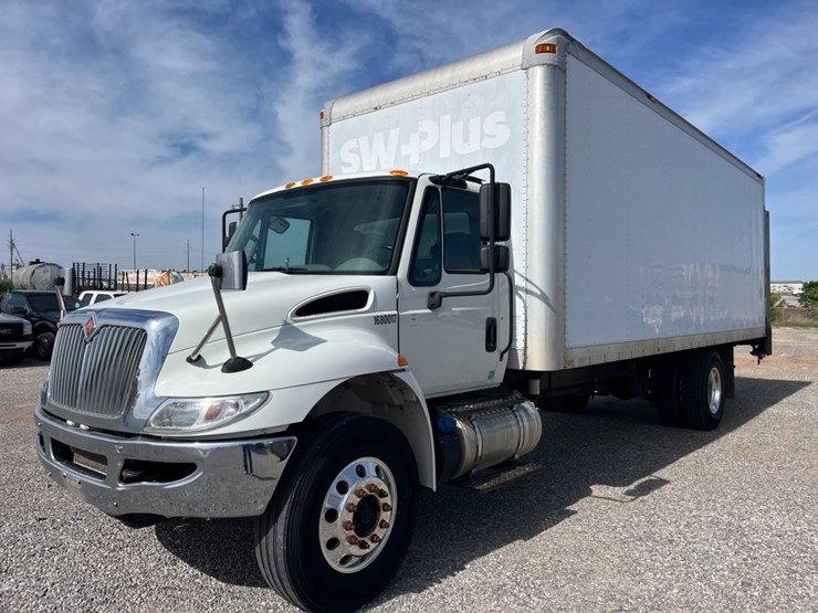 2018-international-durastar-4300-image-1