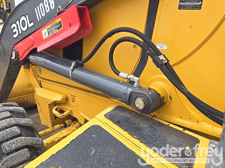 2019-deere-310l-image-27