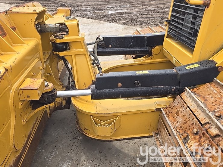 2016-caterpillar-d6n-image-27