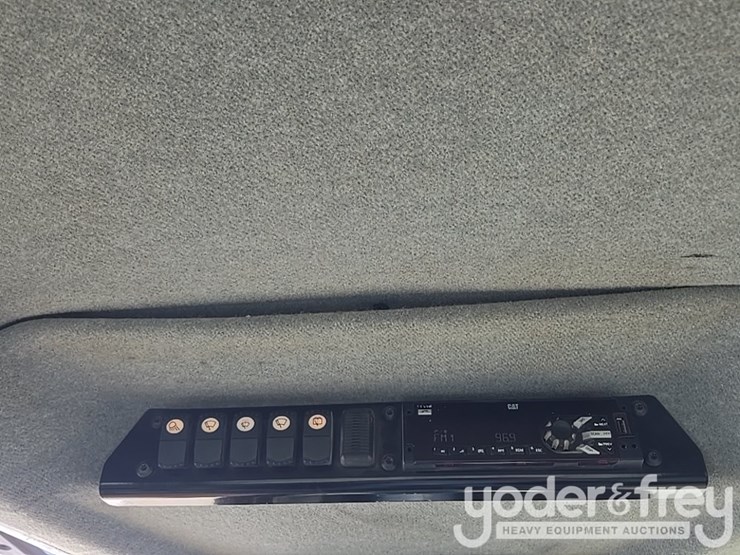 2016-caterpillar-d6n-image-75