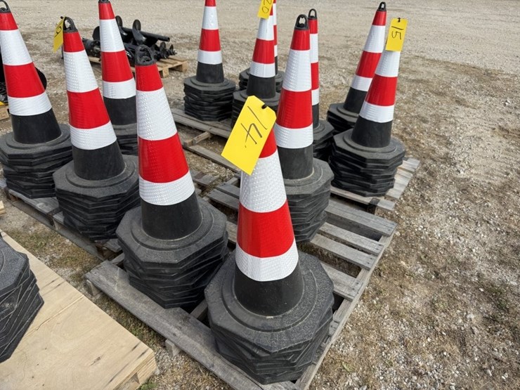 25-traffic-cones-image-1