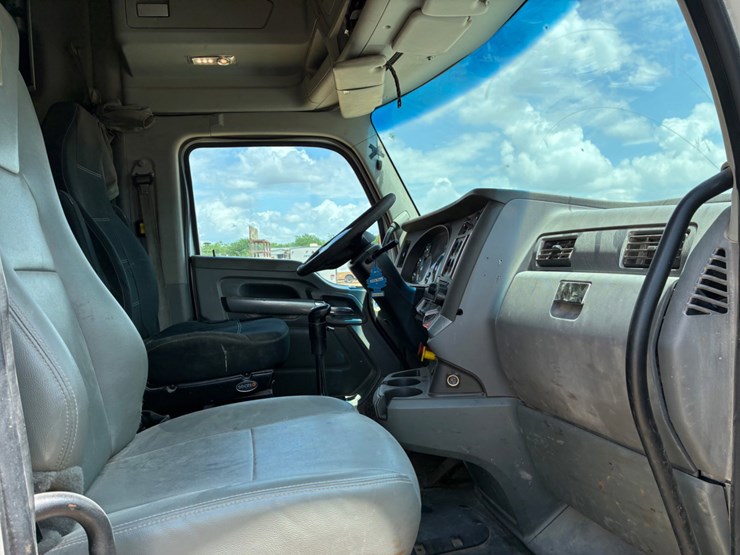 2017-kenworth-t880-image-8