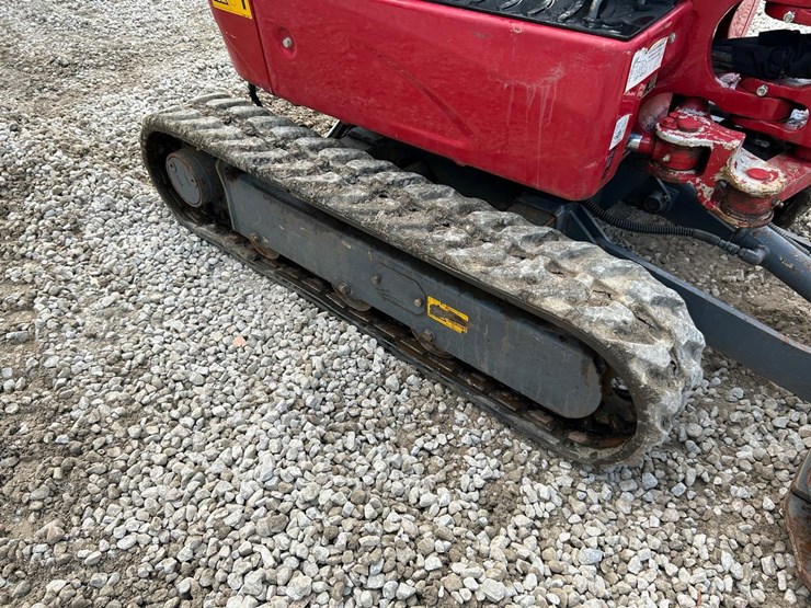 2022-takeuchi-tb210r-image-10