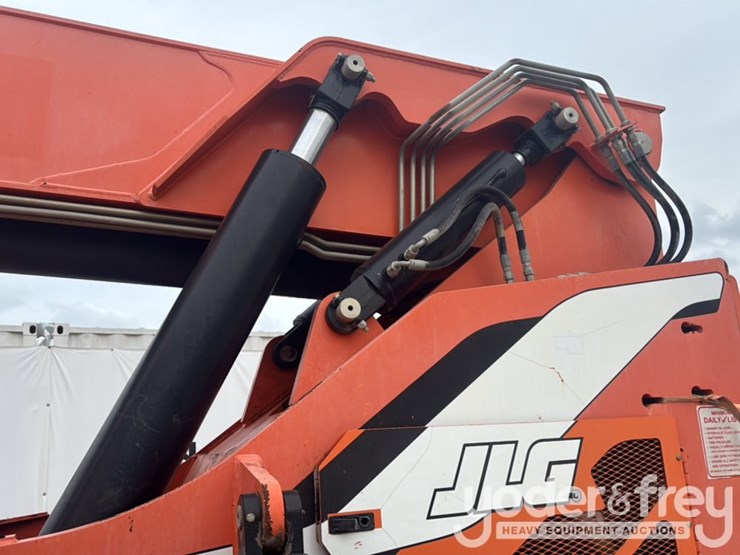 2013-sky-trak-8042-image-13