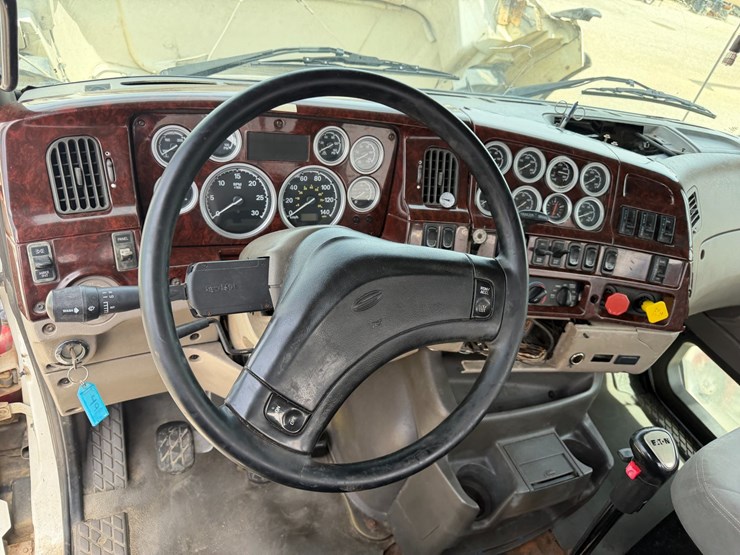 2006-sterling-l9500-image-52
