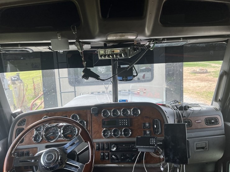 2006-peterbilt-379-image-8