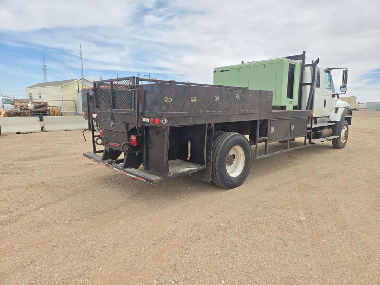 2011-international-7400-image-3