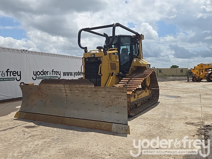 2016-caterpillar-d6n-image-1