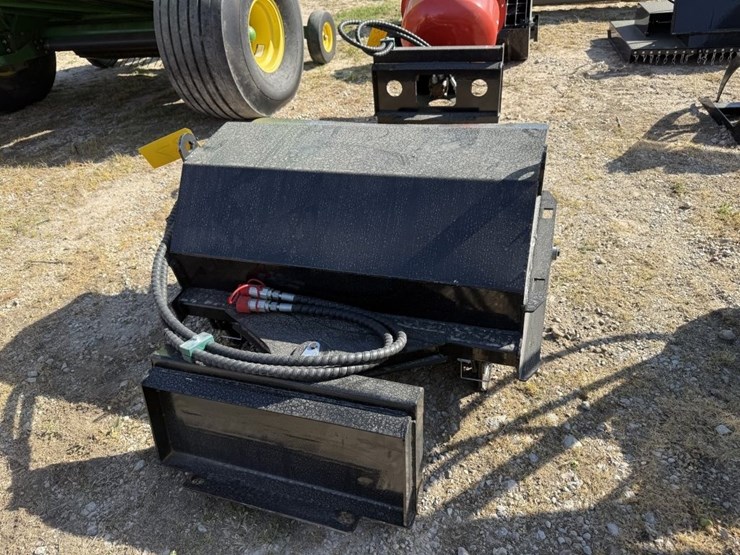 38in-mini-skid-brush-sweeper-image-3