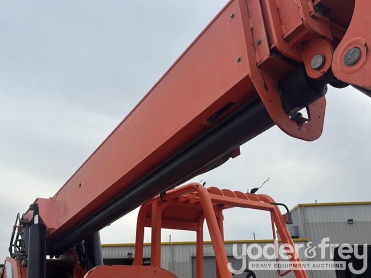 2013-sky-trak-8042-image-17